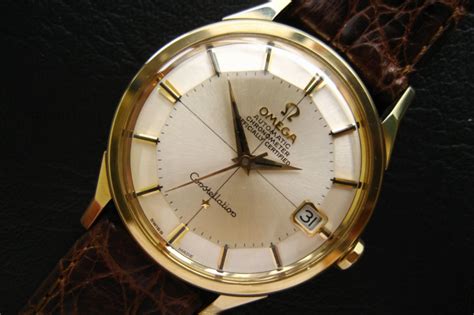 đồng hồ omega cổ xưa.